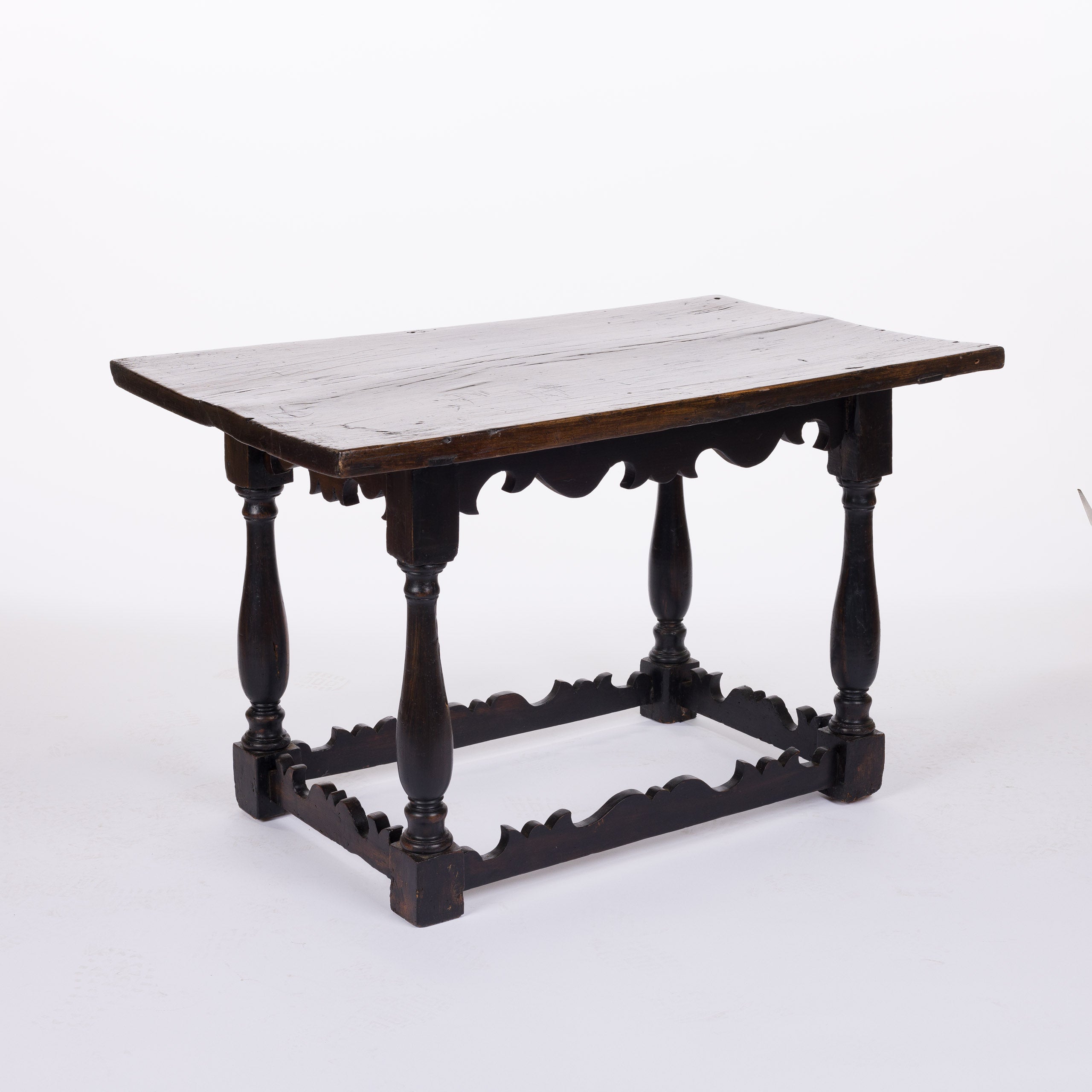 Italian 18th century Walnut Dessert Table