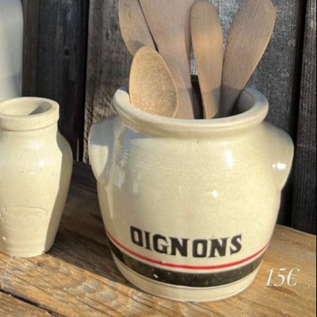 1920s French "Oignons" Pot