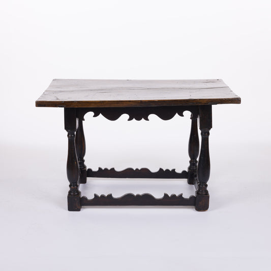 Italian 18th century Walnut Dessert Table
