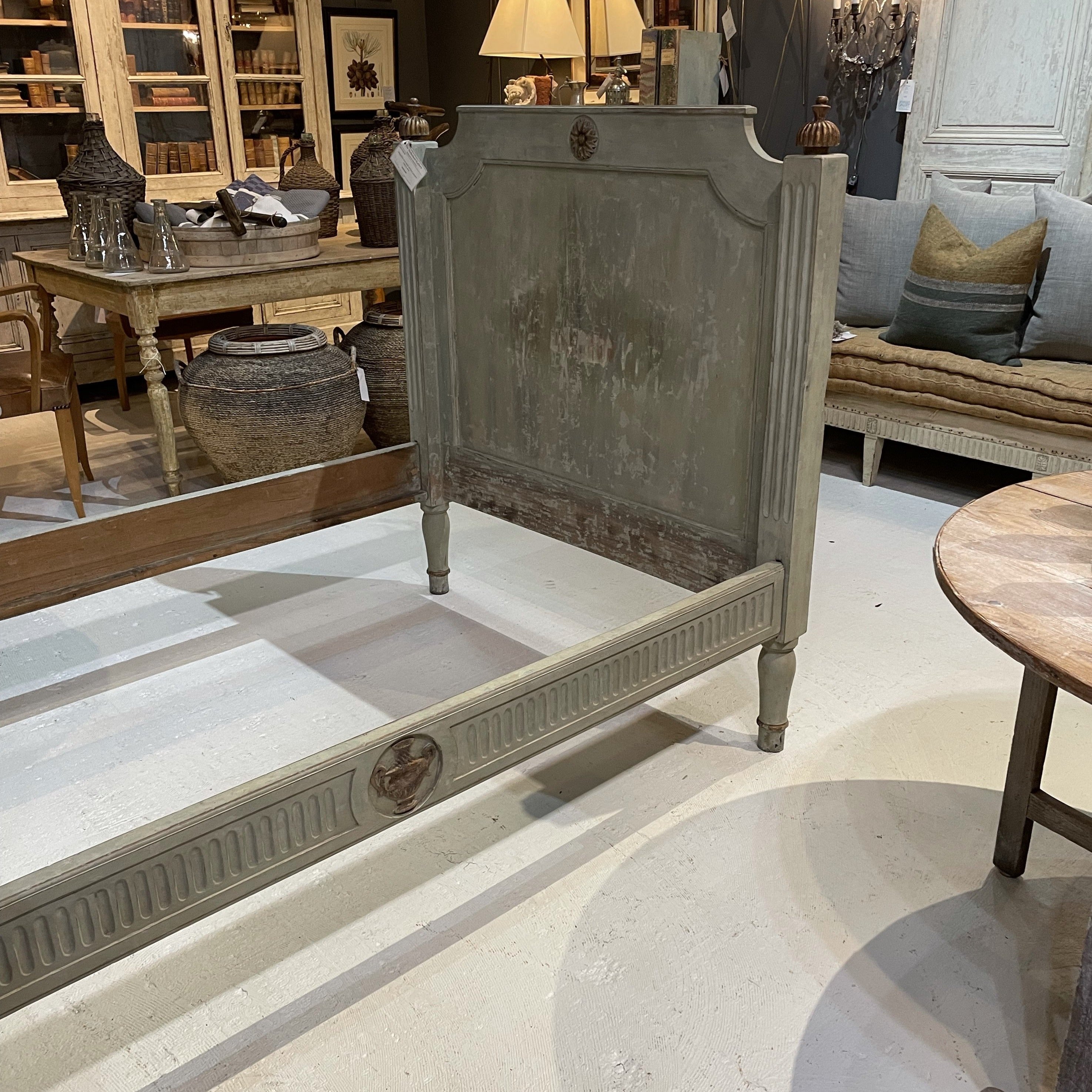 1810Painted Day Bed